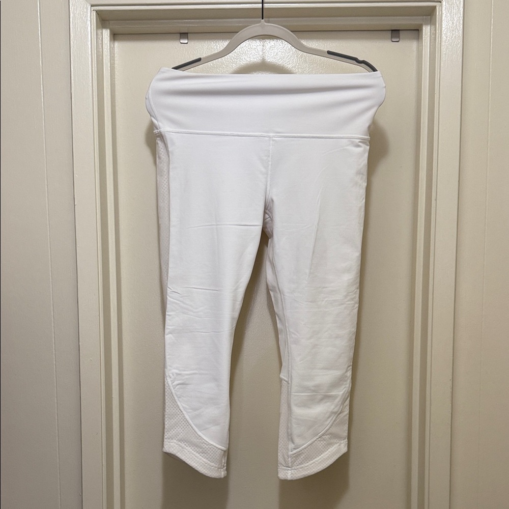 NWOT White Lululemon Wunder Unders Crop Athletic